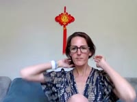 I work in an office, I love nature, doing it in unusual places
I am a natural woman