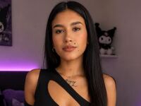 naked camgirl masturbating with vibrator CherryMyla