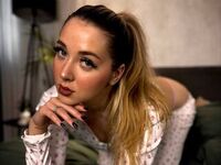 topless cam girl EmilyHawke