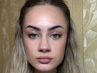 camslut topless MellieSchultze