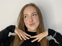 hot cam girl fingering shaved pussy MertieStaheli