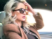 camslut fingering pussy MoniqueSin