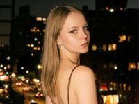 beautiful webcamgirl SophiePeachy