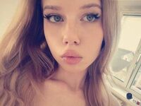topless webcamgirl AllynEdmison