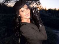 flirt chat room AngelinaKunis