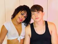 camcouple playing with sex toy EmaAndClark