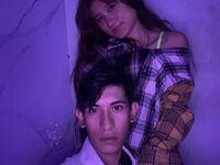 camcouple playing with sex toy aliiAndRick