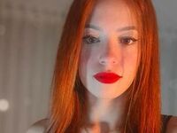 masturbating webcamgirl AliceCrox