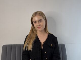 beautiful cam girl BellaMonson