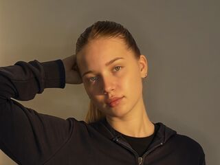 cam girl masturbating with dildo CristalCinnamond
