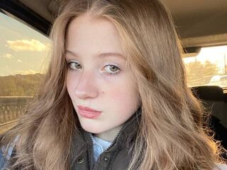 naughty cam girl masturbating with dildo DaniellaSunshine