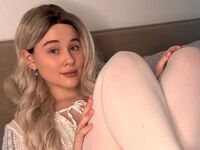 camgirl shaving pussy DeluaMoon