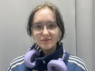 chatroom web cam DoraDawson