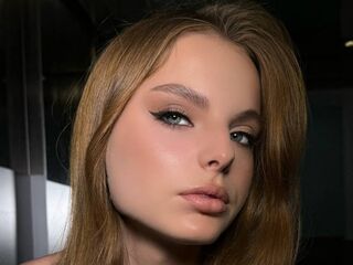 camgirl chat room DoraWilliams