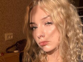 camwhore masturbating with vibrator EliseHulvey