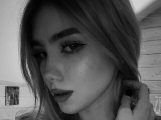 shaved pussy webcam EmmaBlond