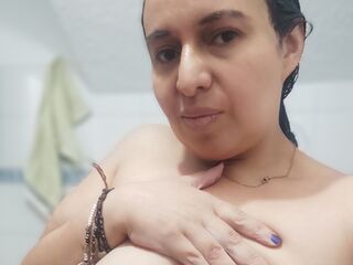 topless camgirl IbannaBely