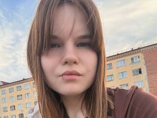 camgirl masturbating with vibrator IsabelBrunjes