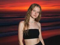 cam girl masturbating with dildo KeilaSmiekowski