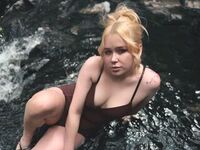 naked cam chatroom KiriWhite