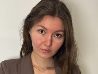 camwhore shaved pussy LeilaCoocher