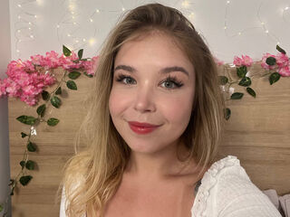 cam girl playing with vibrator LilithBonheur