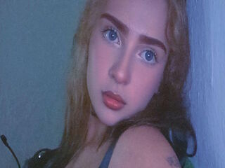 naughty camgirl fingering pussy LuanaGreen