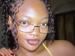 cam girl masturbating with dildo MakyDina