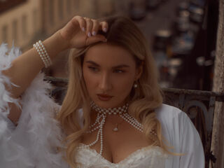 nude camgirl photo MarieWe