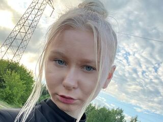 nude webcamgirl picture MelbaKines