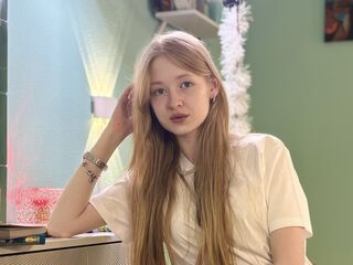 fingering cam girl MinnieTallacksen