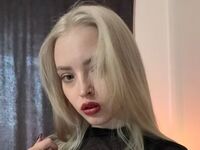 camgirl masturbating with dildo MunaLoon