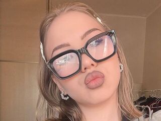 cam girl chatroom SaraBaier