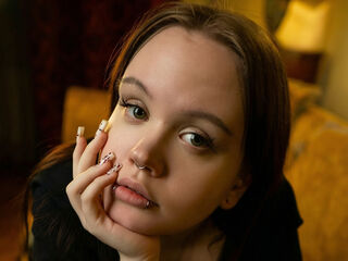 camgirl fingering bald pussy SarandaRyan