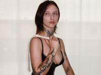 camwhore shaved pussy SkinnySelina