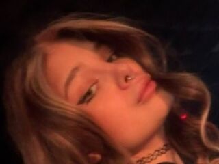topless cam girl ViolaKerelina